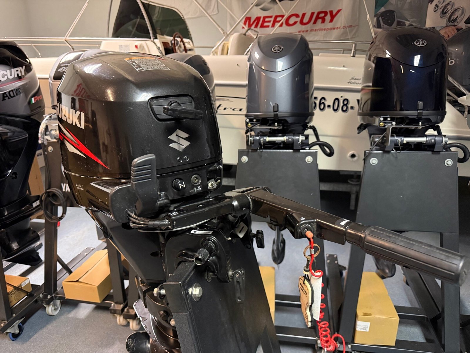 Suzuki DF25 4-Stroke Outboard Motor 25hp Short Shaft Tiller