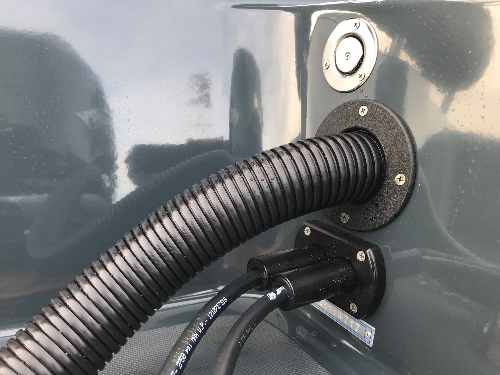 Mercury Through-Hull Fuel Hose 1m with Black Hull Fitting