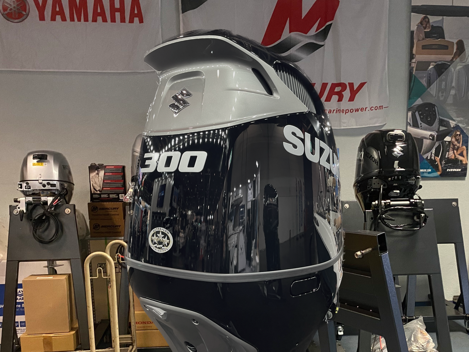Suzuki DF300 BTX 300HP Extra Long Shaft Outboard Motor Dual Prop